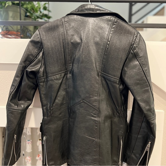 Classic vintage leather jacket - size small with zippers and flare - Picture 5 of 13